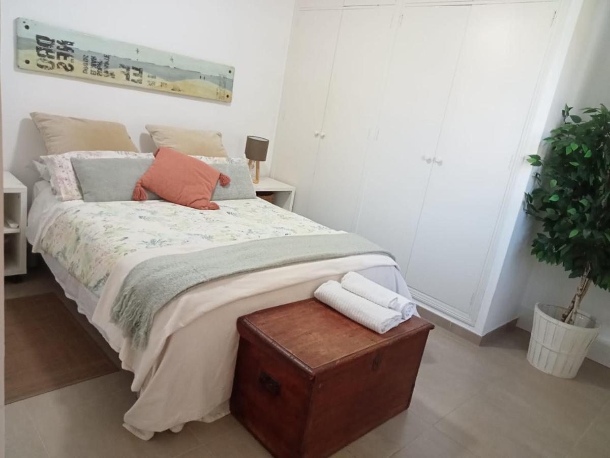 Dormir Entre Limones, Casa De Invitados En Vivienda Familiar Dos Hermanas Luaran gambar