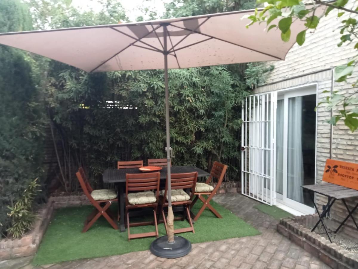 Dormir Entre Limones, Casa De Invitados En Vivienda Familiar Dos Hermanas Luaran gambar