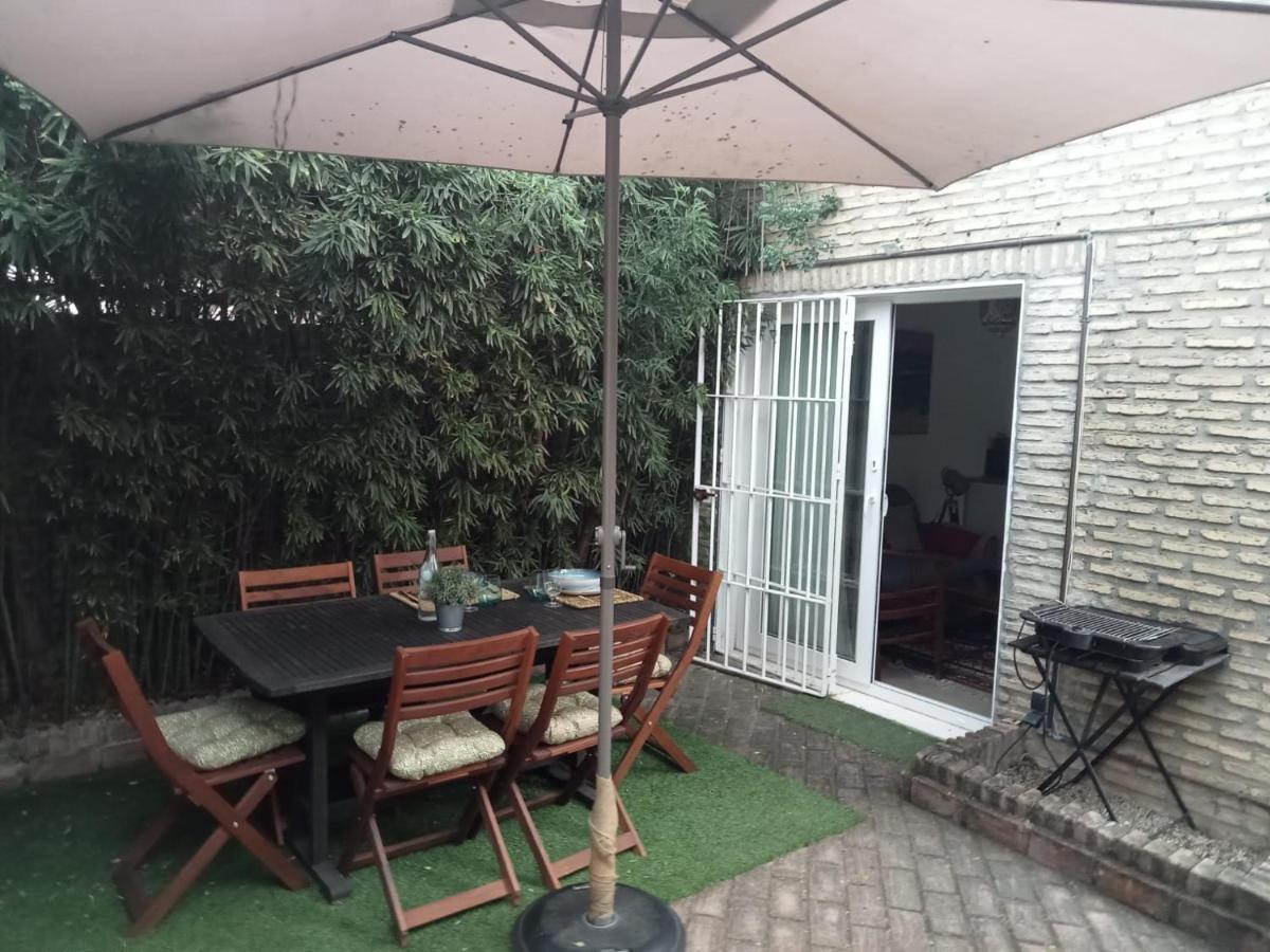 Dormir Entre Limones, Casa De Invitados En Vivienda Familiar Dos Hermanas Luaran gambar